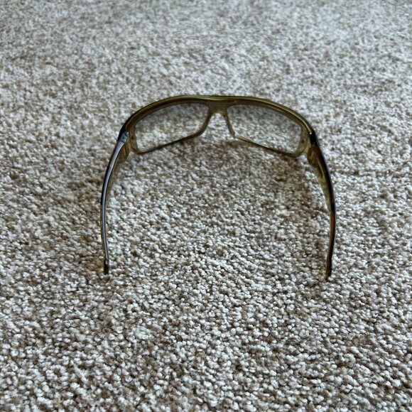 Lightly tinted late-90's Gucci Sunglasses - Picture 2 of 3